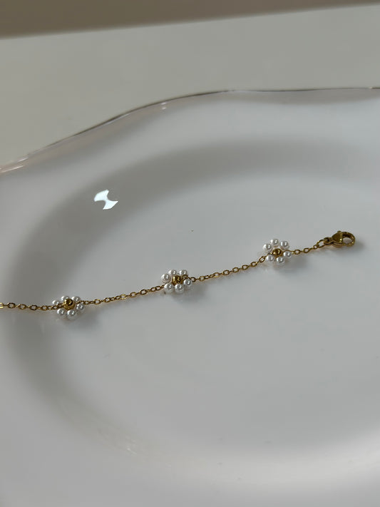 Daisy chain bracelet
