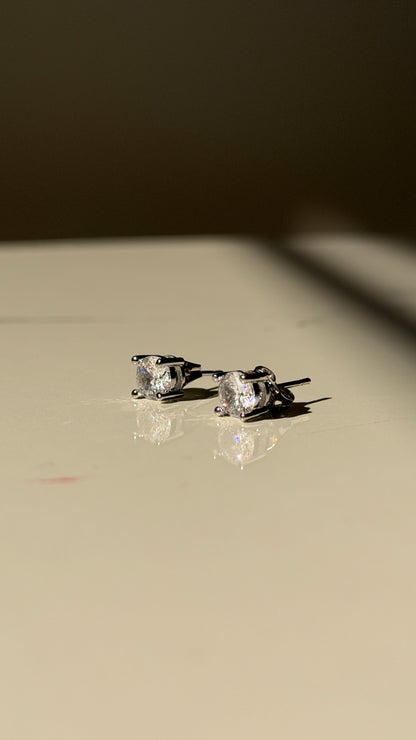 Miha Solitaire stud earrings