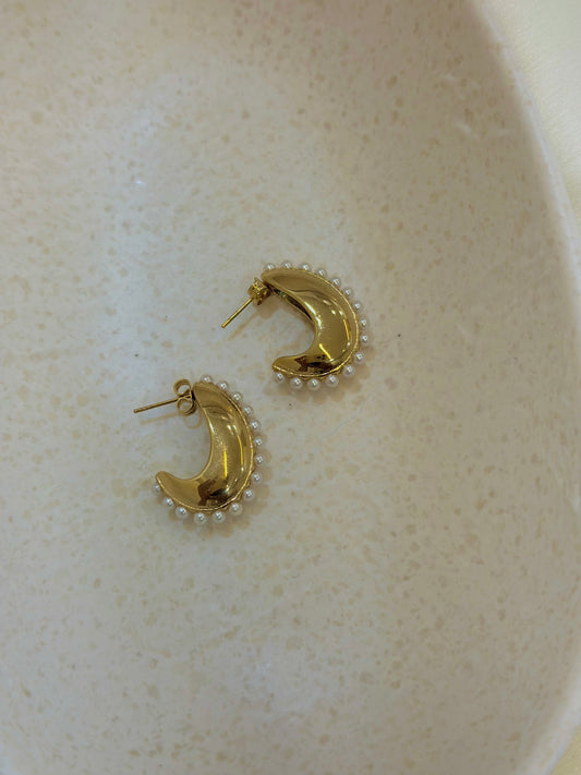 Pearl dome earring