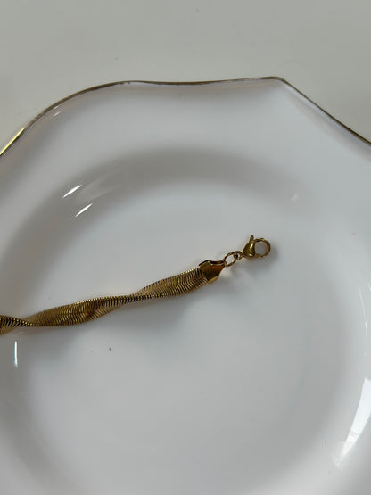 Twisted chunky chain bracelet