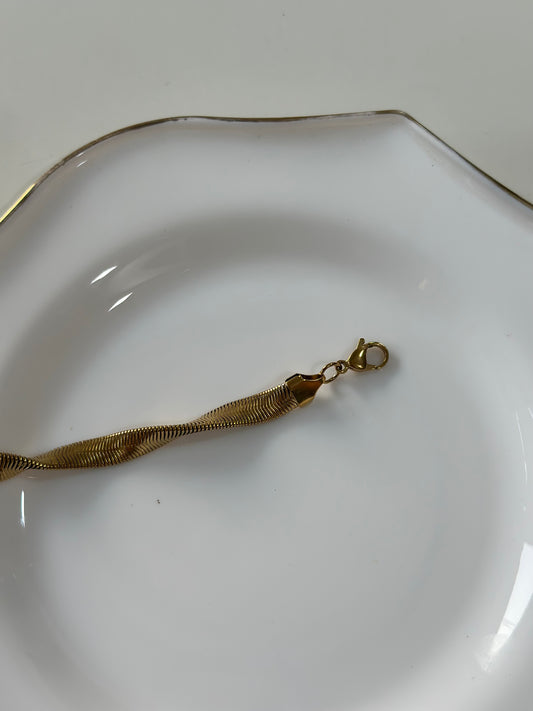Twisted chunky chain bracelet