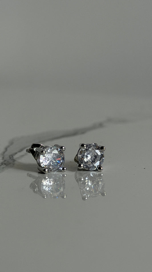 Miha Solitaire stud earrings