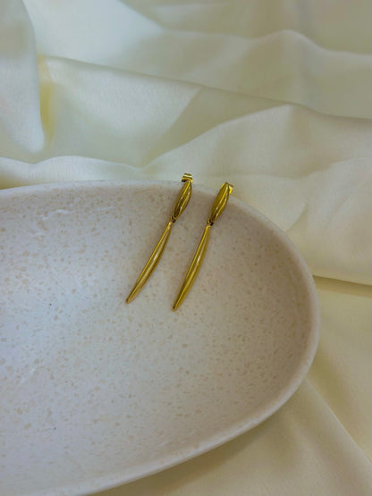 Leaflet earring
