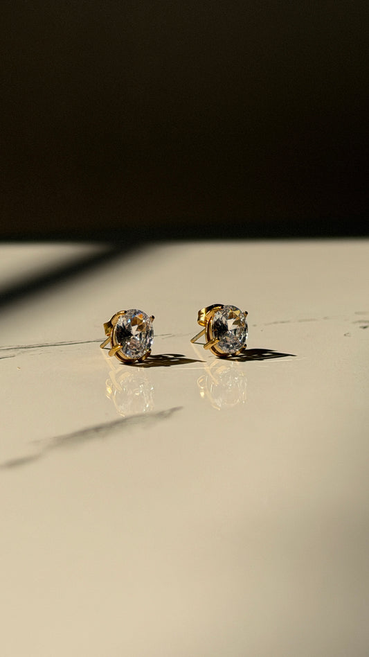 Solitaire stud earrings