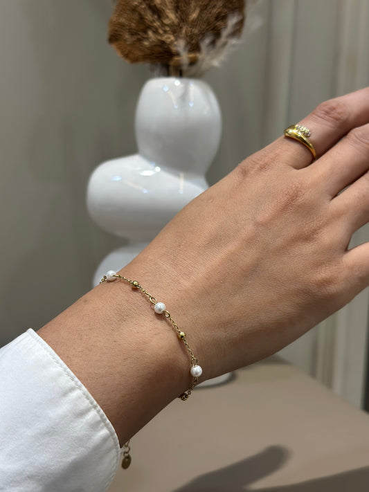 Pearl chain bracelet