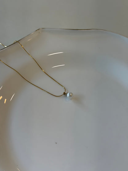Luxe Pearl minimal necklace