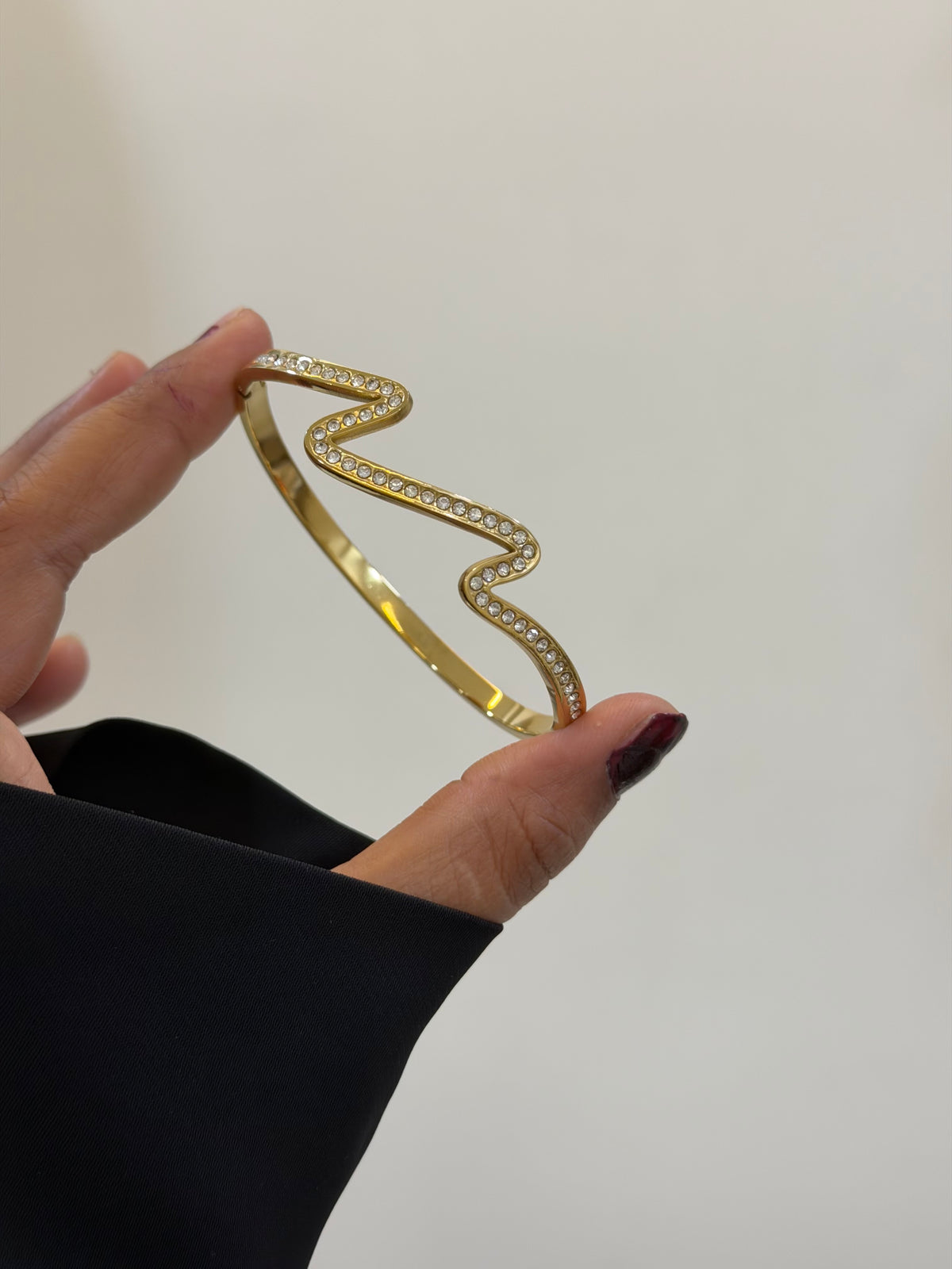 Zoya wavy statwment bracelet