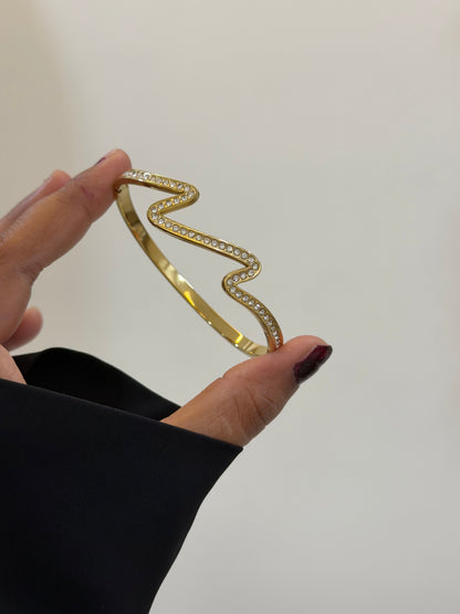 Zoya wavy statwment bracelet