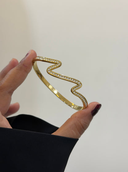 Zoya wavy statwment bracelet