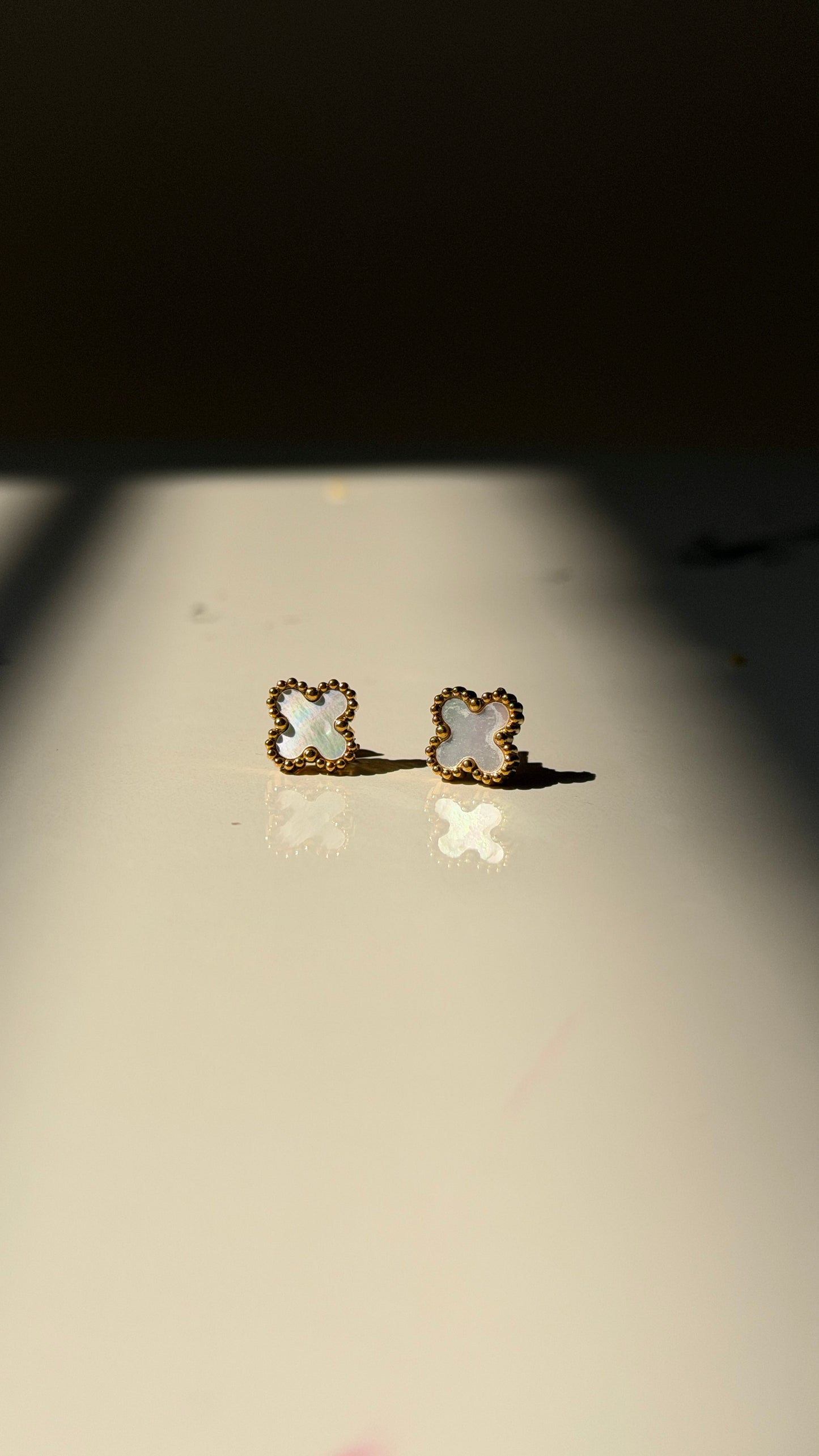 Clover stud earrings