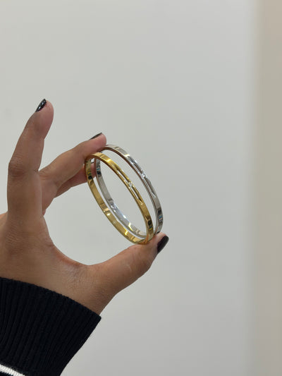 Minimal stone bracelet