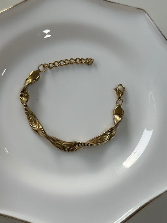 Twisted chunky chain bracelet