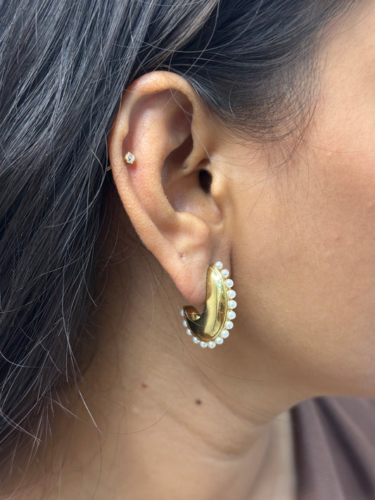 Pearl dome earring