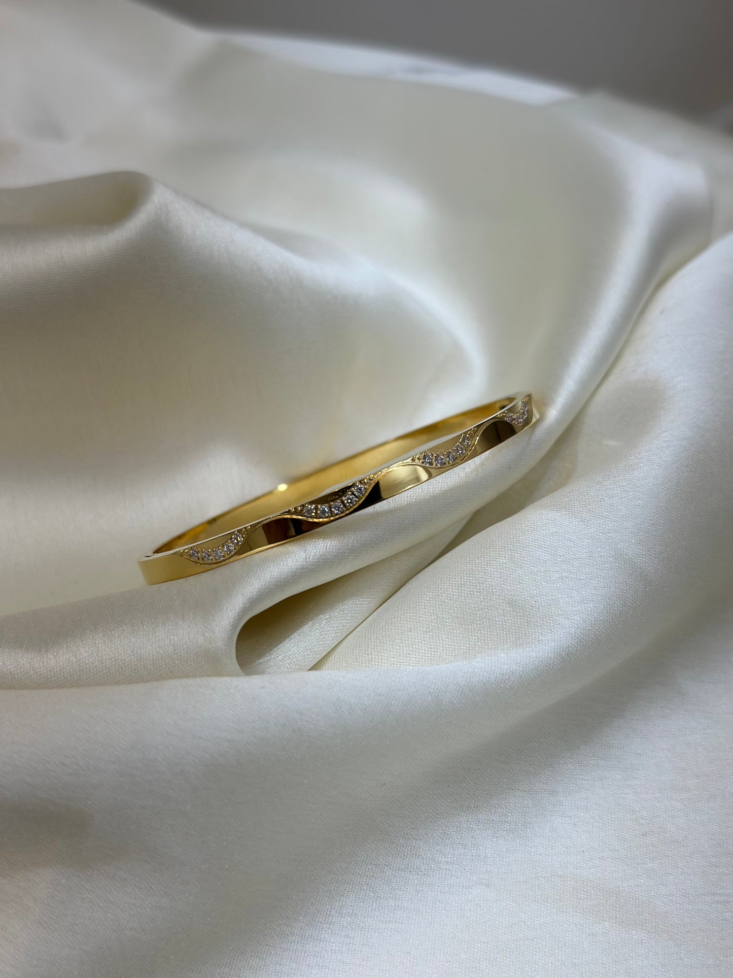 Swirl bracelet