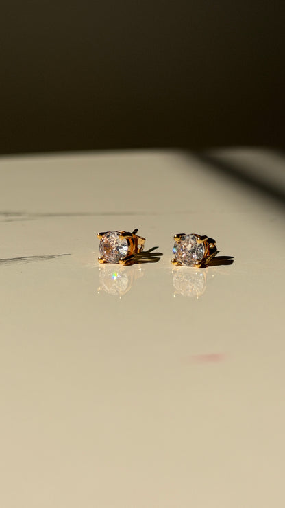 Solitaire stud earrings