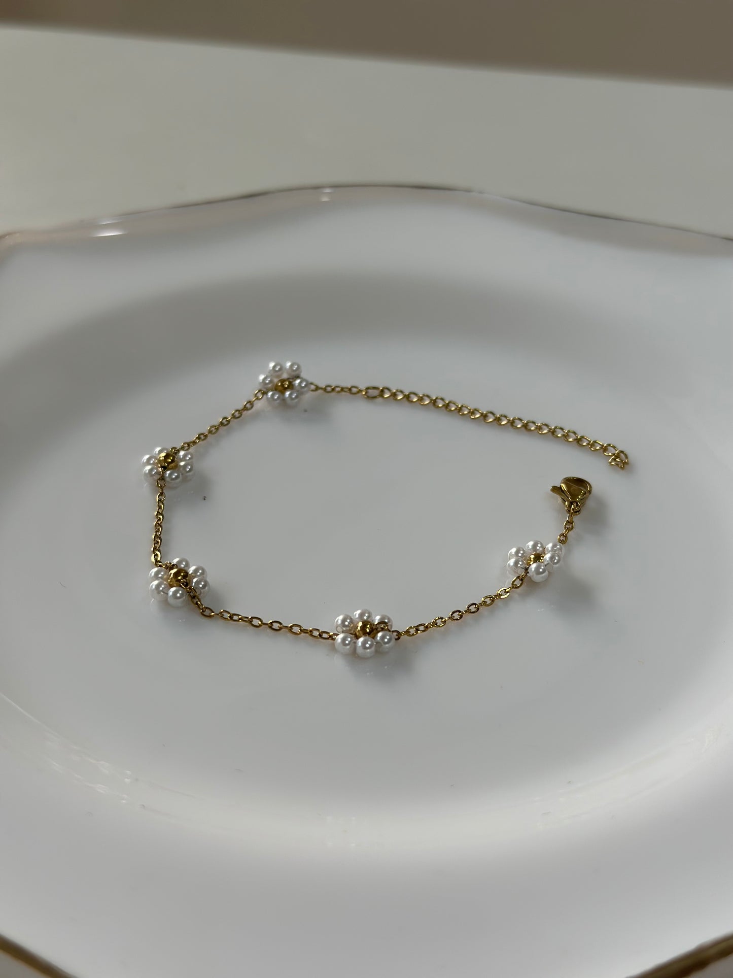 Daisy chain bracelet