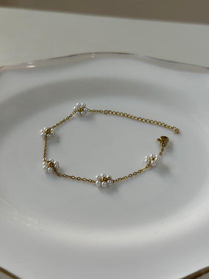 Daisy chain bracelet