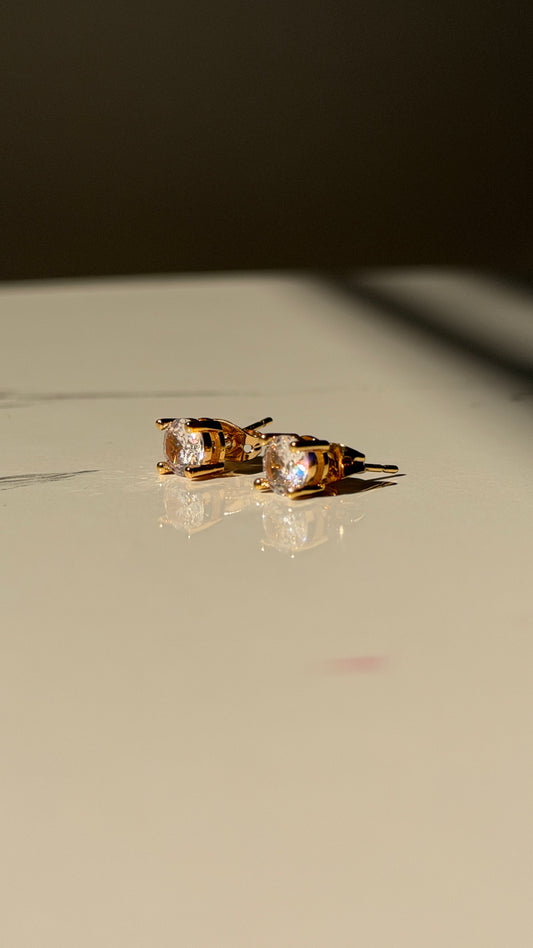 Solitaire stud earrings
