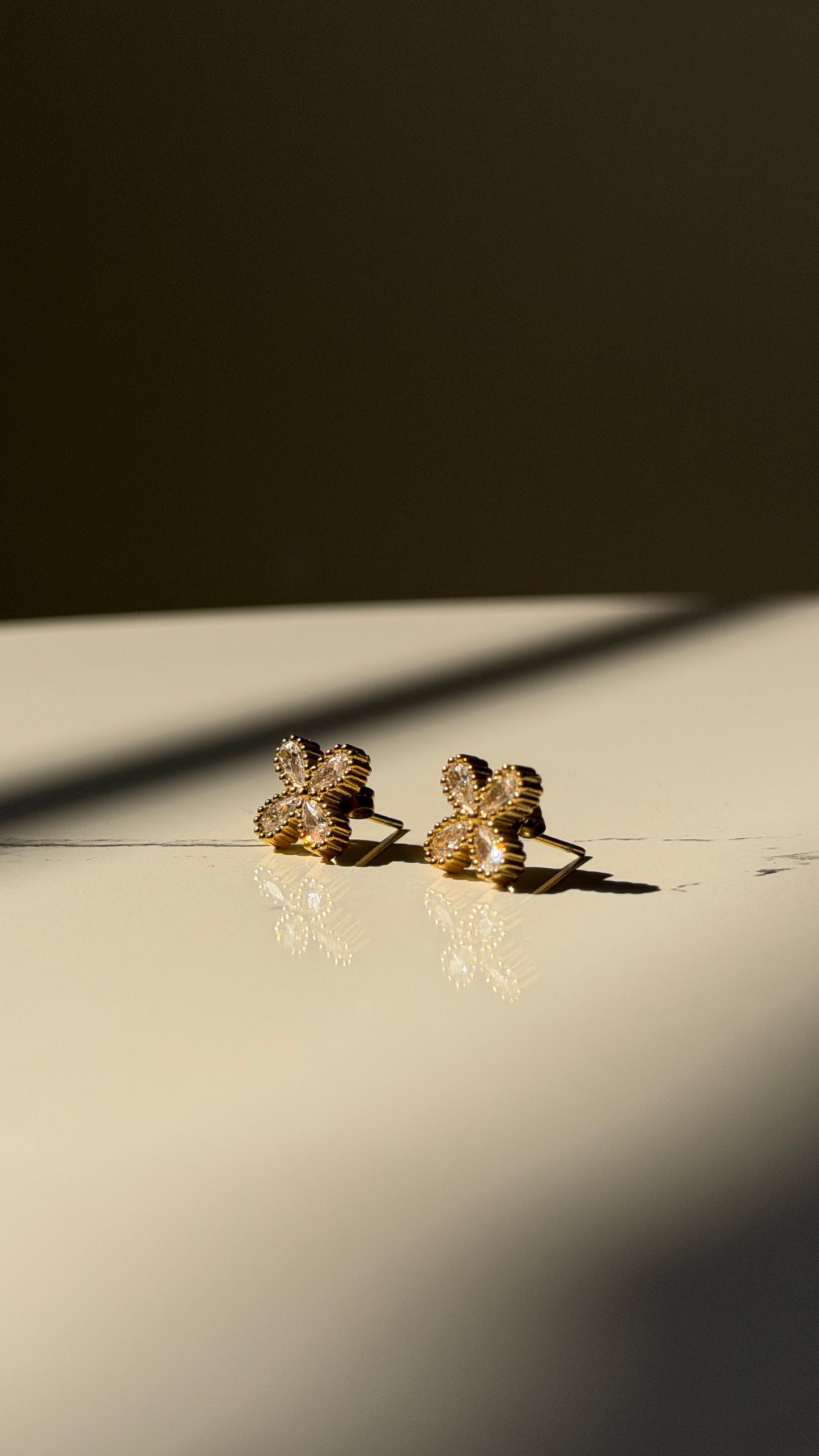 Floral stud earrings