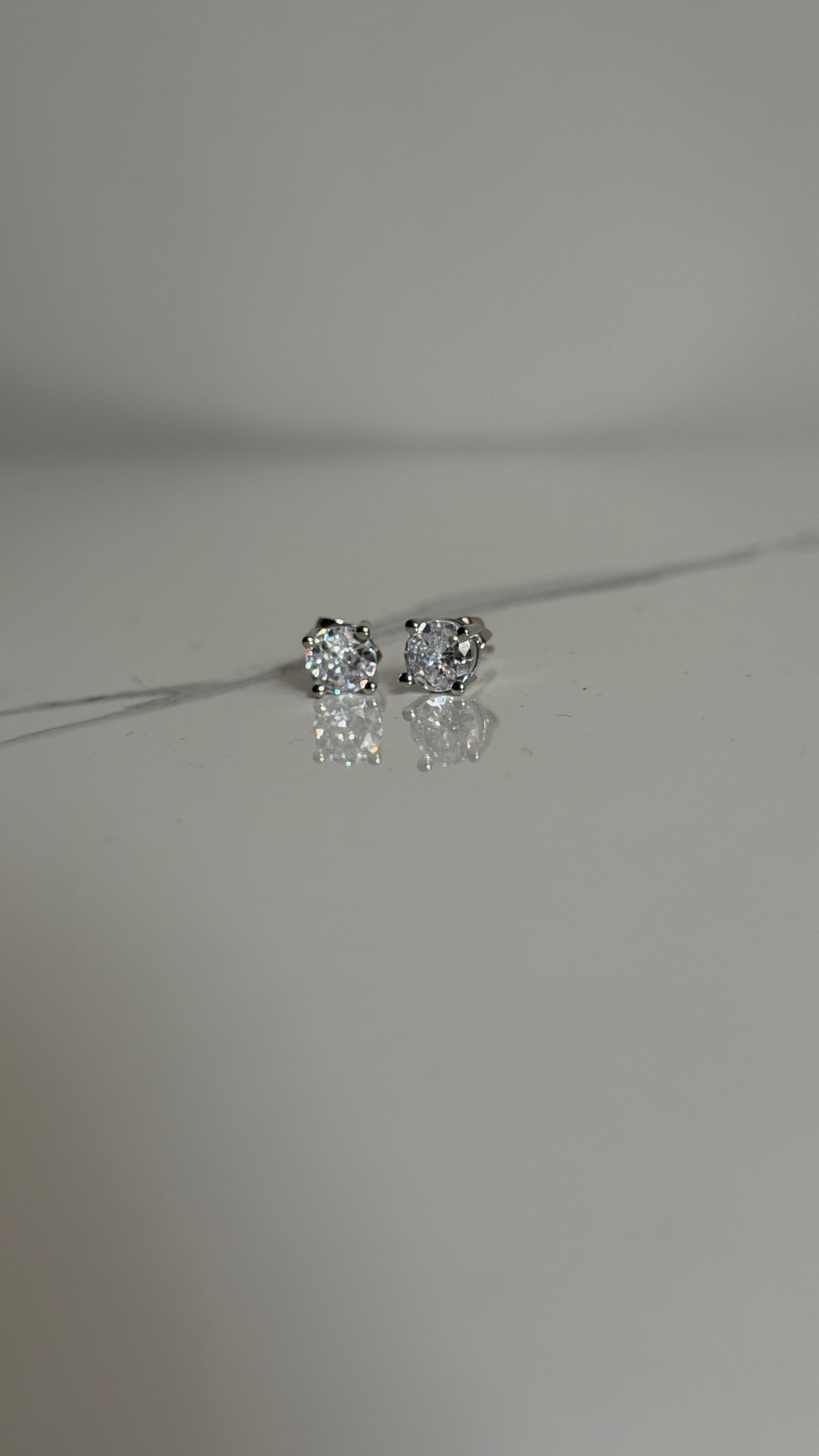 Miha Solitaire stud earrings