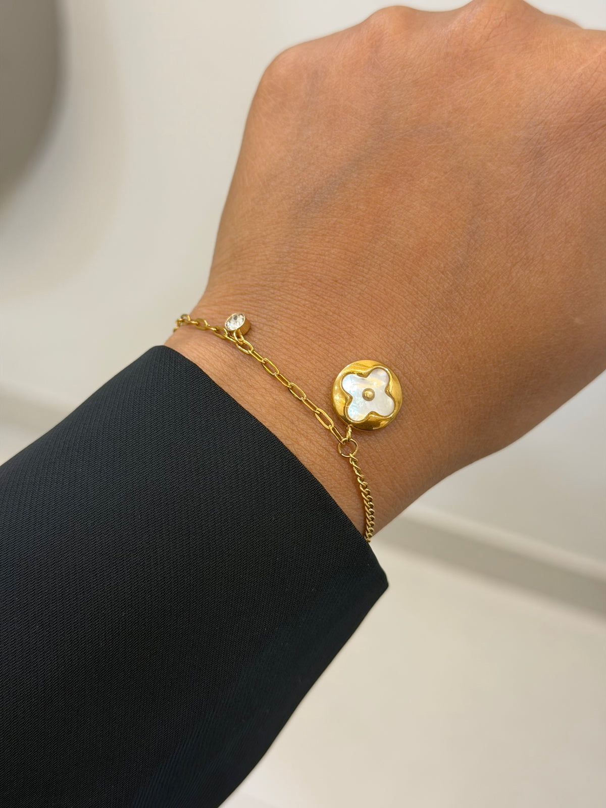 Shae minimal staple bracelet