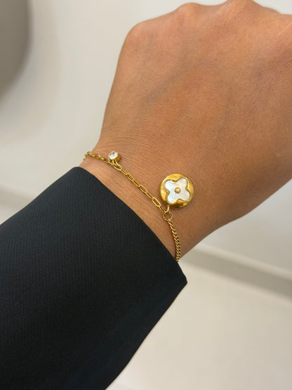 Shae minimal staple bracelet
