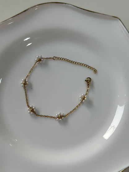 Daisy chain bracelet