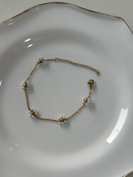 Daisy chain bracelet