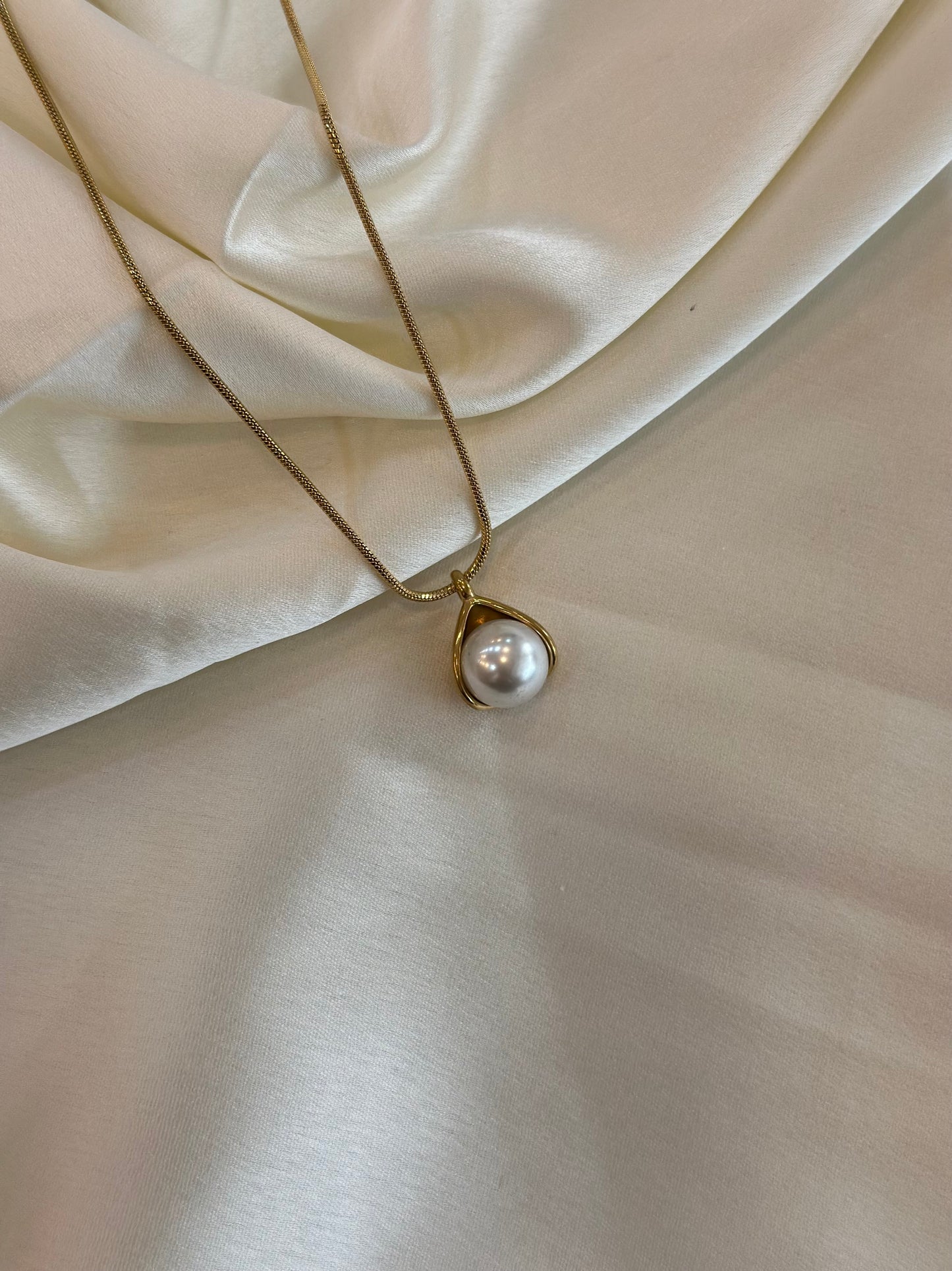 Ivory pearl necklace