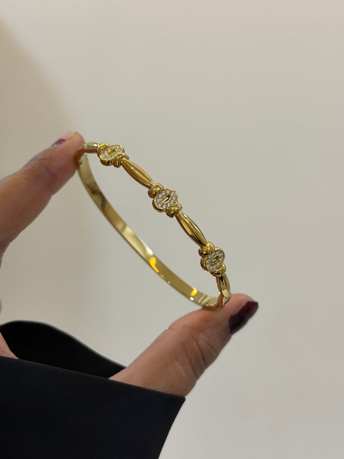 Ciana minimal statement bracelet