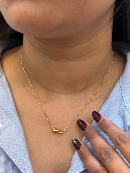 Knot minimal necklace