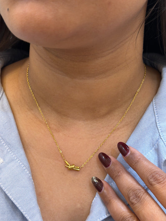 Knot minimal necklace