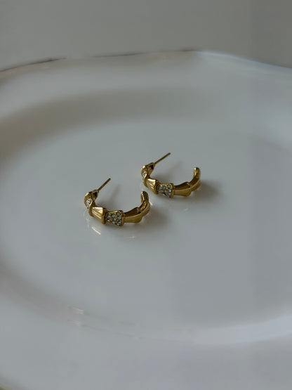 Zoya statement earring