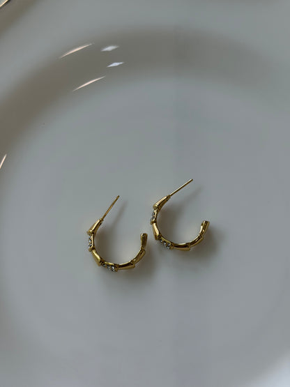Zoya statement earring