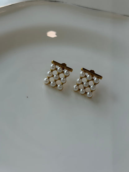 Lyra pearl statement earrings