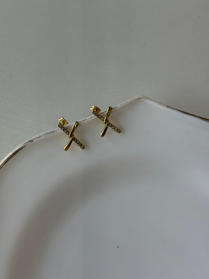 Mahi Twisted statement earring