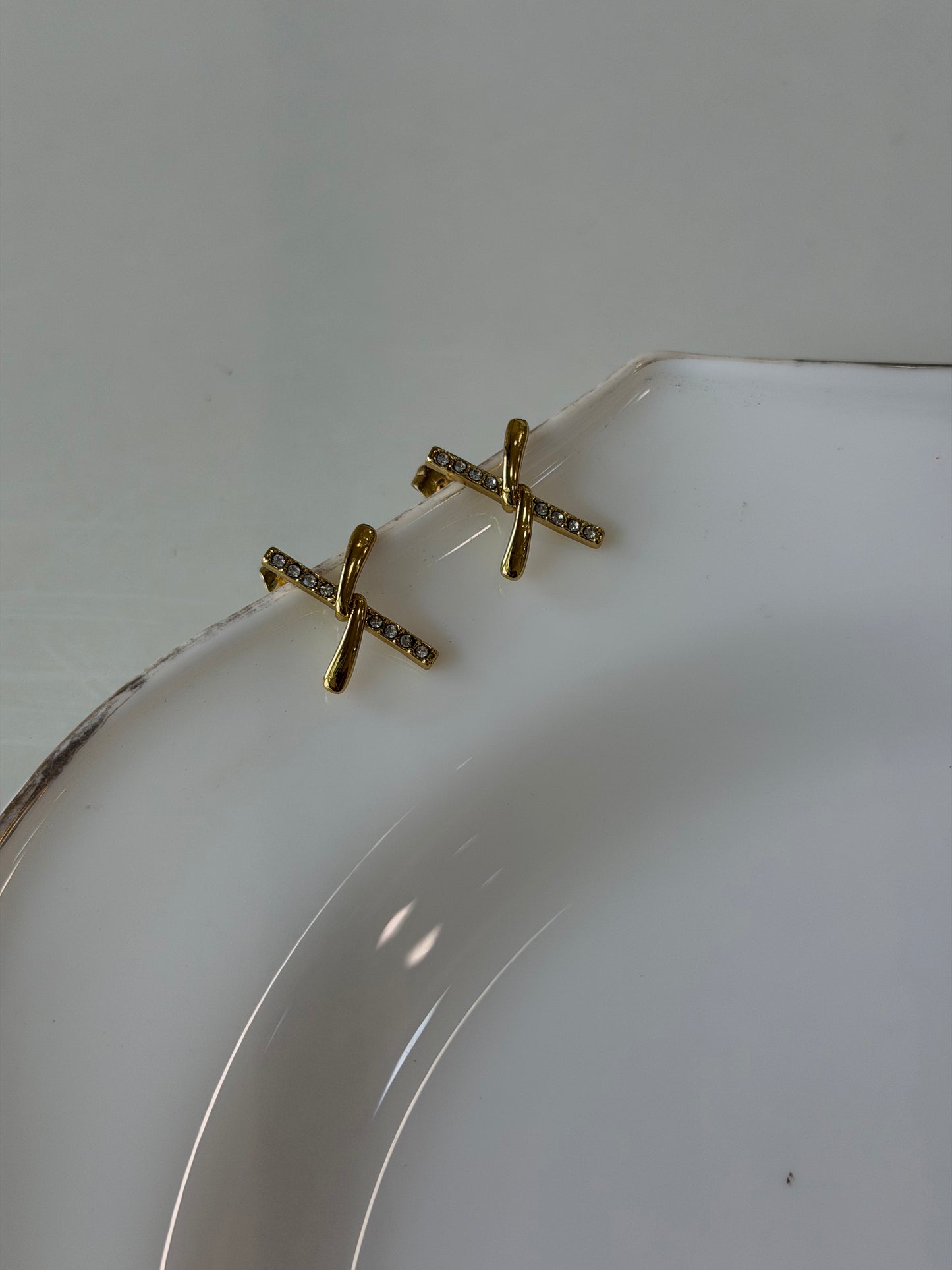 Mahi Twisted statement earring