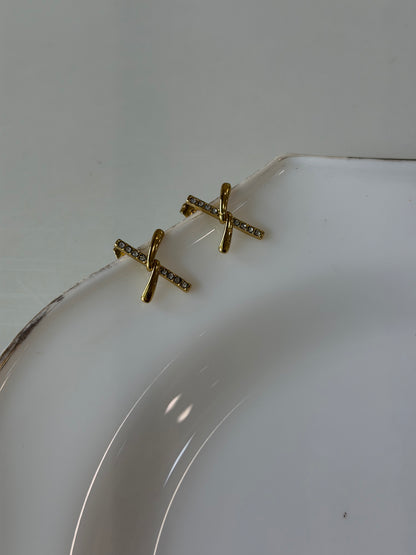 Mahi Twisted statement earring
