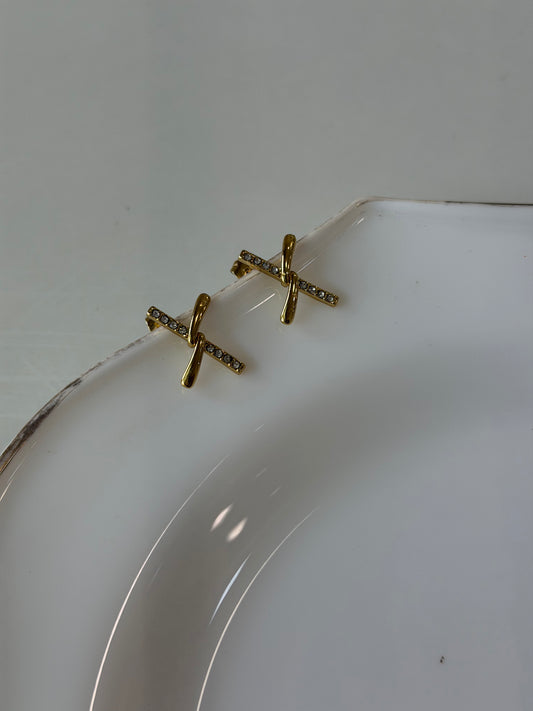 Mahi Twisted statement earring