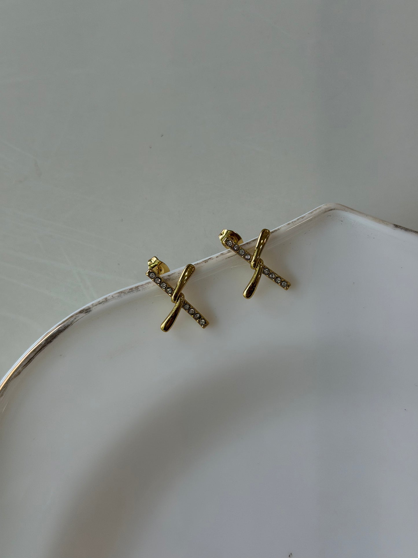 Mahi Twisted statement earring