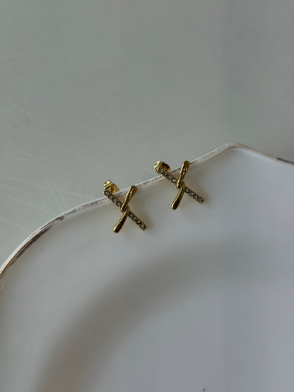 Mahi Twisted statement earring