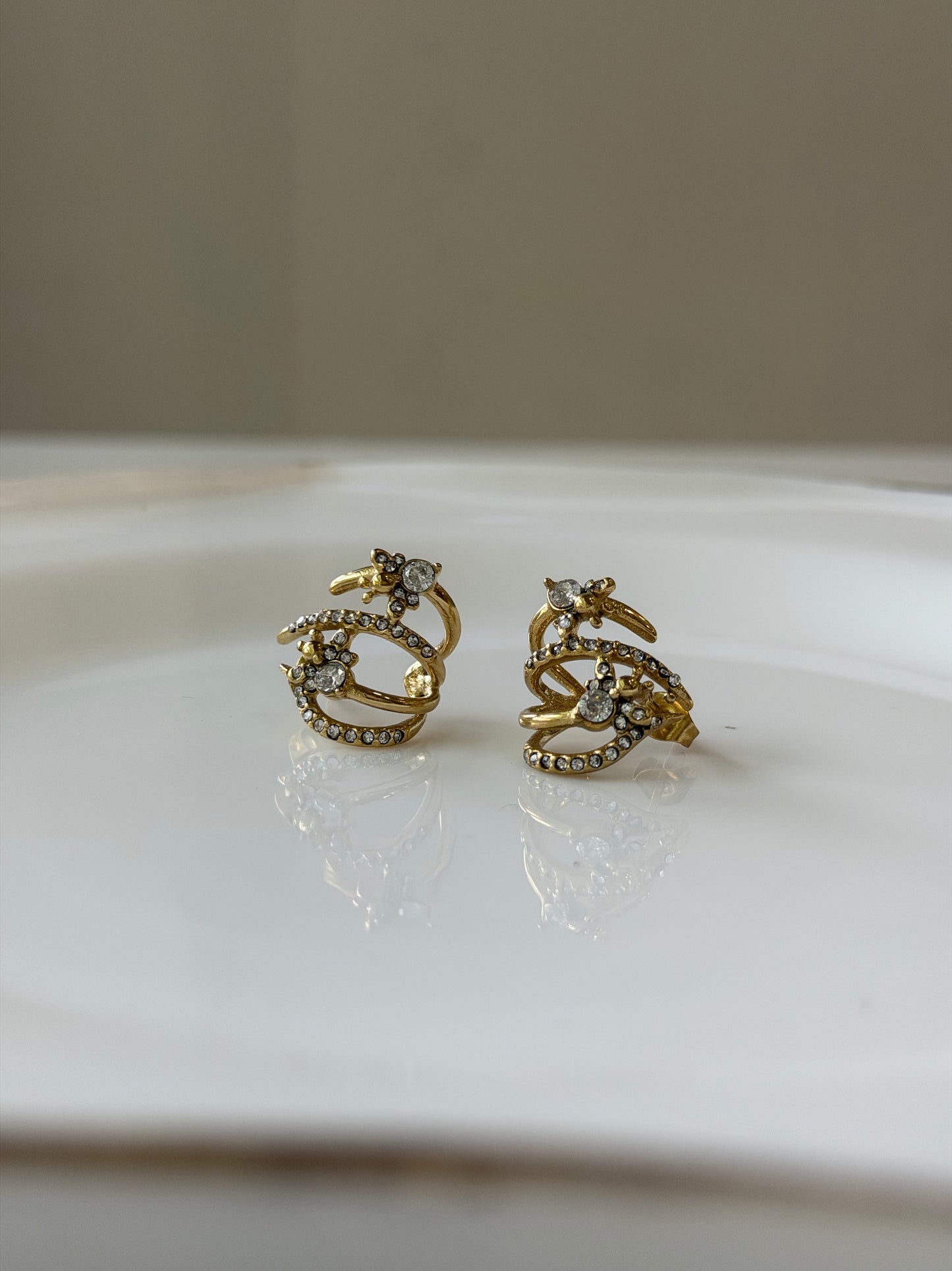 Arc multi-piercing look statement earrings