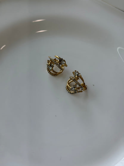 Arc multi-piercing look statement earrings
