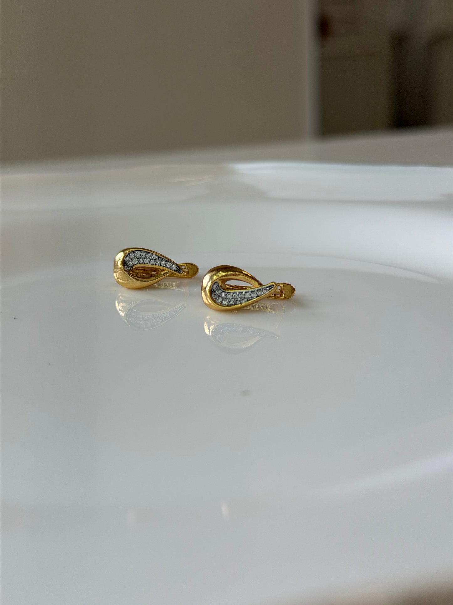 June studded minimal earrings