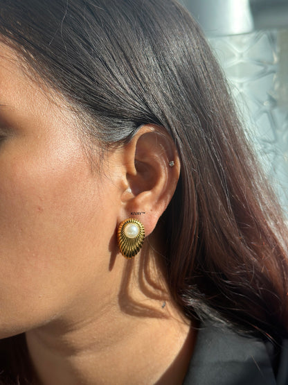 Shell Pearl Earring