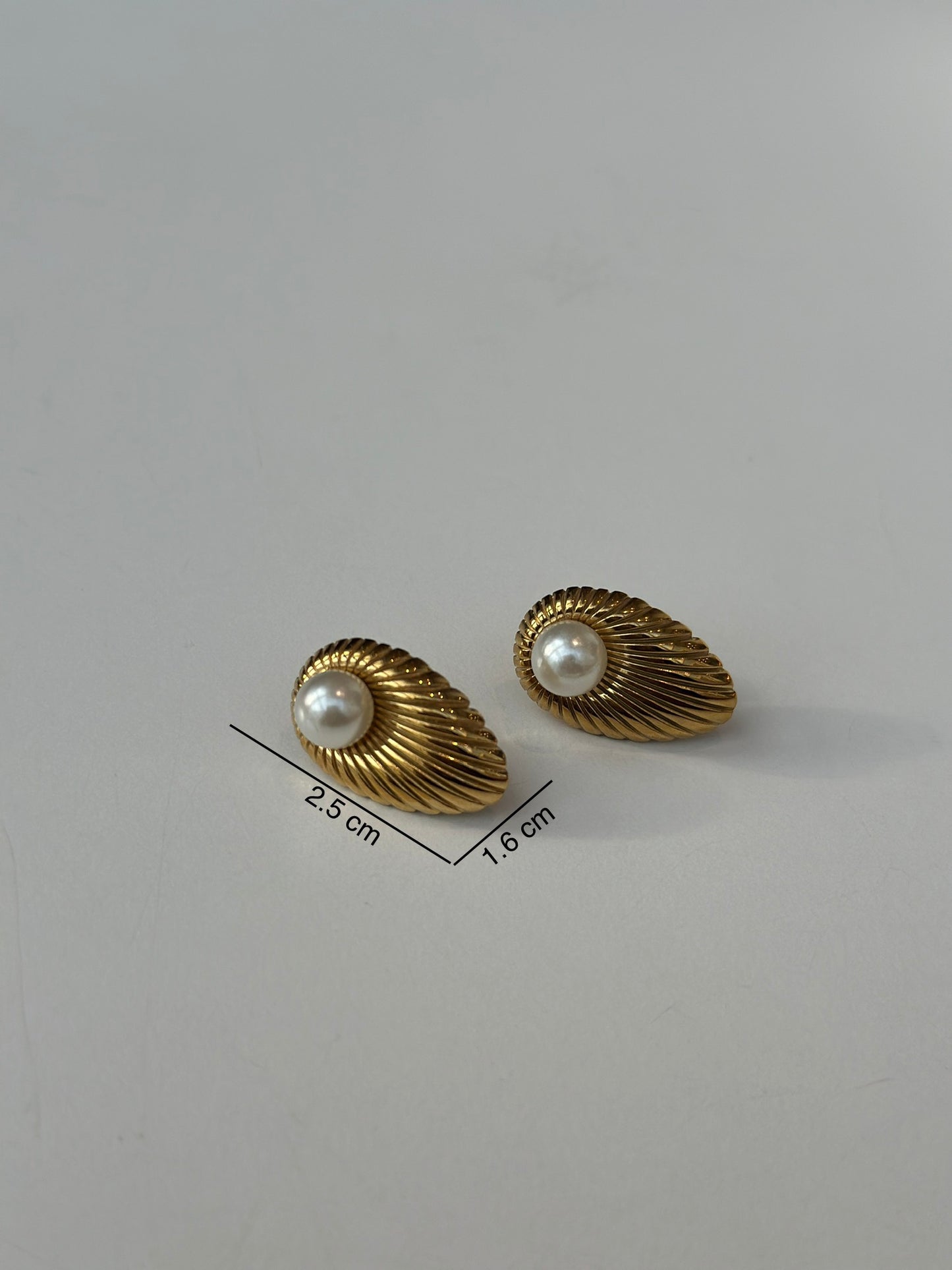 Shell Pearl Earring