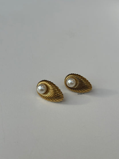 Shell Pearl Earring