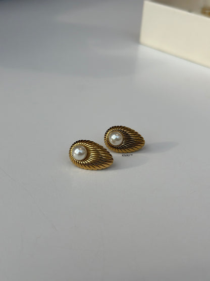 Shell Pearl Earring