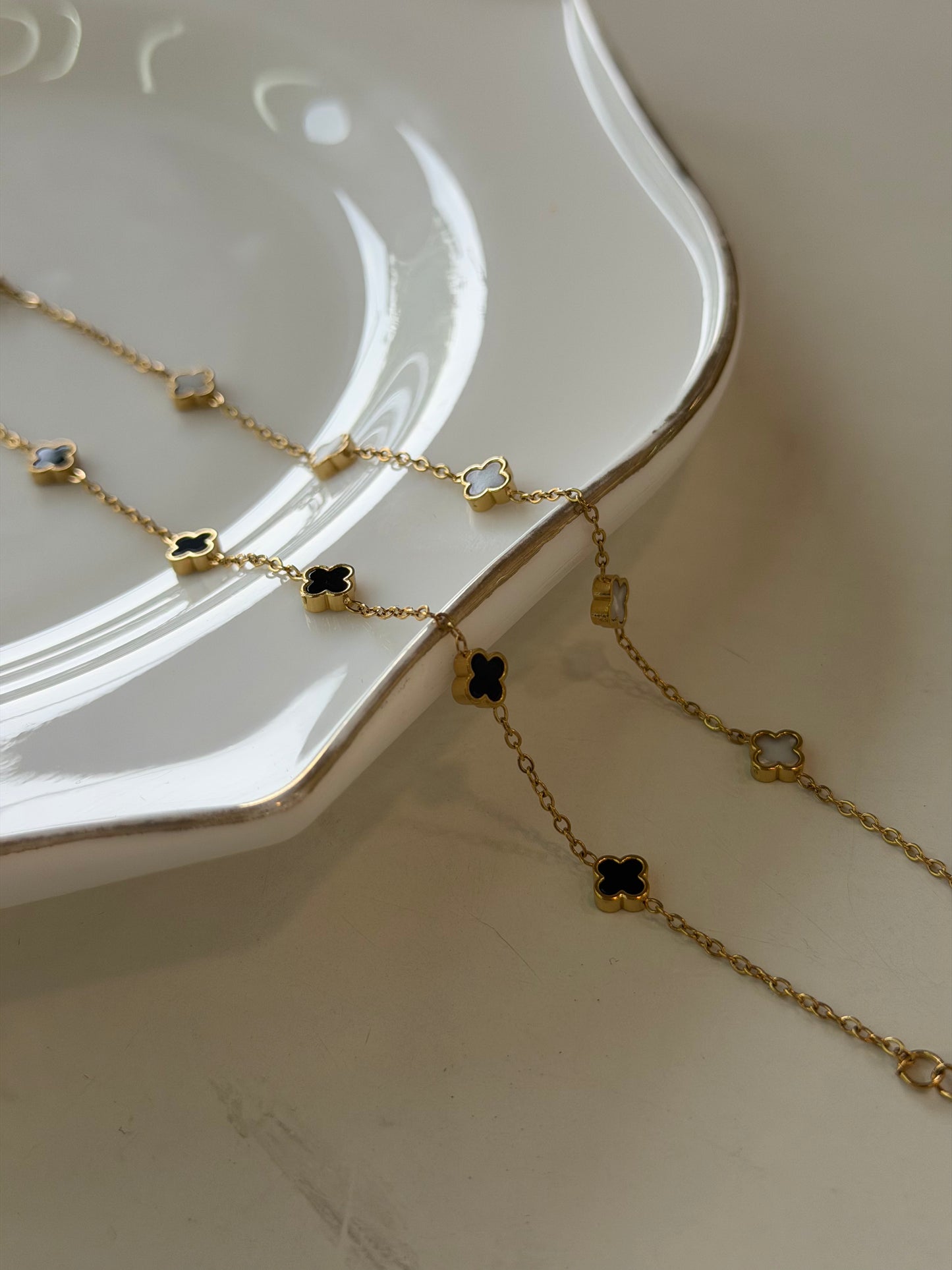 Mini clover bracelet