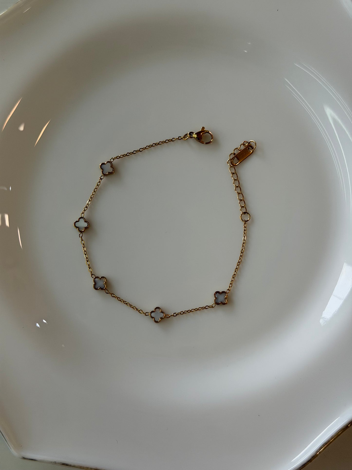 Mini clover bracelet